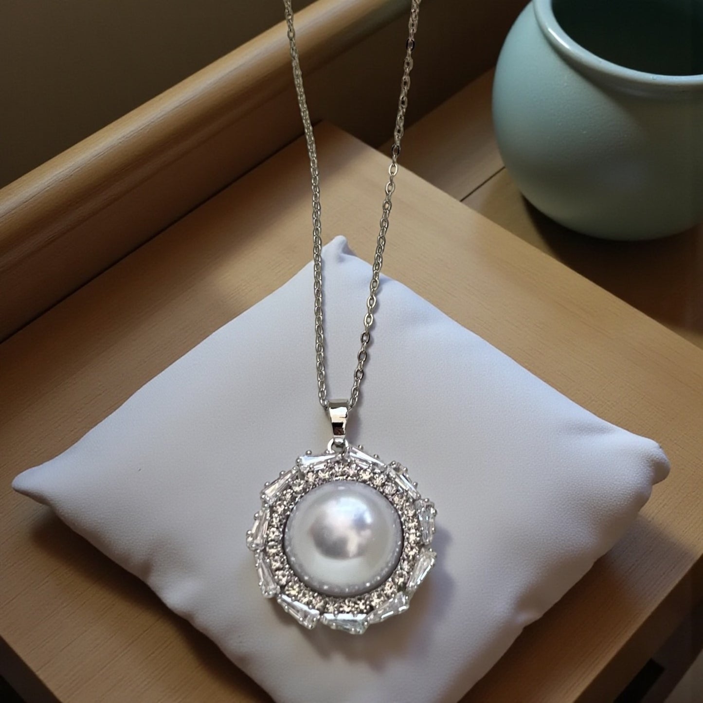 Radiant Pearl Pendant Necklace
