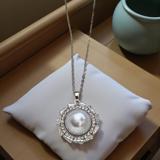 Radiant Pearl Pendant Necklace